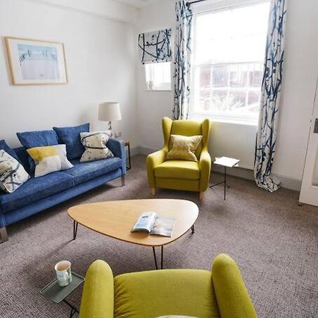 Paskins, Cowes - Sleeps 4 - 2 Bed - 2 Bath - Central Location Exterior photo