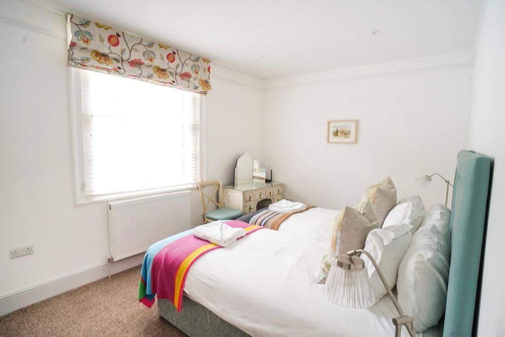 Paskins, Cowes - Sleeps 4 - 2 Bed - 2 Bath - Central Location Exterior photo
