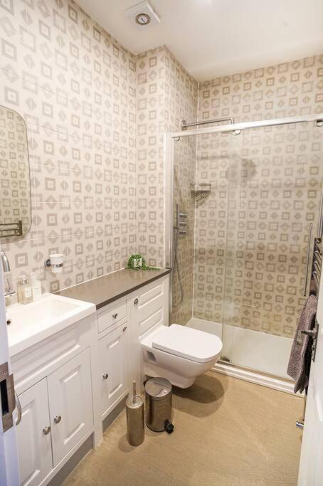 Paskins, Cowes - Sleeps 4 - 2 Bed - 2 Bath - Central Location Exterior photo